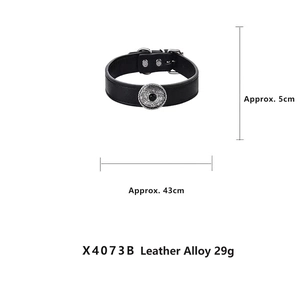 Collier ras du cou en cuir noir punk avec pendentif floral et pierre précieuse noire