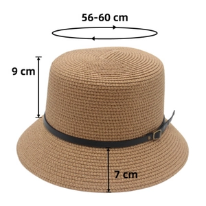 Dettaglio cappello di paglia kaki con cintura in pelle e guida alle dimensioni