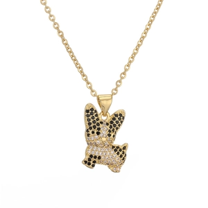 Collier minimaliste plaqué or avec pendentif bouledogue français orné de pierres noires et blanches