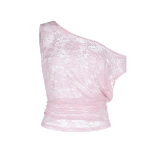 Primer plano del encaje rosa y patrón floral en el top de un hombro para mujer