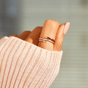 Elegant s925 silver double layer rose gold ring with zircon stones worn by a model