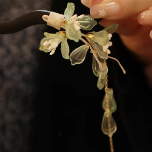 Épingle à cheveux rétro de style chinois en bois avec glands de muguet vert clair