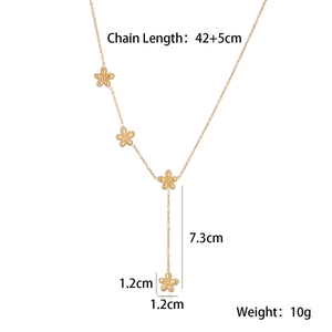 Detailed view of flower pendant necklace with size specs: 42+5cm chain, 10g weight