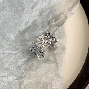 Minimalist S925 sterling silver open ring featuring vintage leaf wrap design on paper