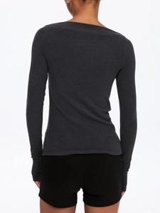 T-shirt ajusté à manches longues en tricot gris anthracite avec vue de dos pour femme