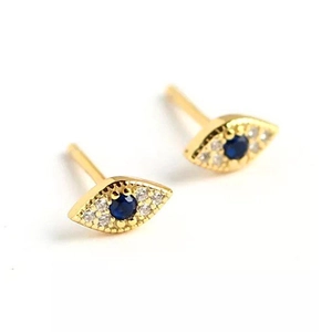 Eleganti orecchini a perno occhio del diavolo in oro con pietra blu e zirconi bianchi