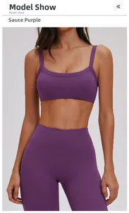 Vista frontale del reggiseno sportivo e dei leggings yoga viola intenso sul modello
