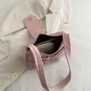 Borsa sottobraccio a pieghe rosa francese con spazio per telefono e portafoglio