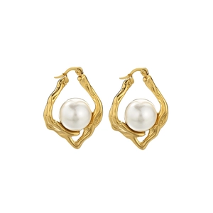 Irregular hammered 18k gold stainless steel hoop earrings with elegant white pearl inlay