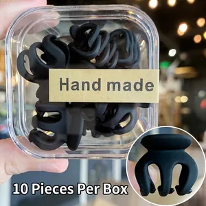 Detalle de 10 mini pinzas para el cabello negro mate en una caja con etiqueta manual