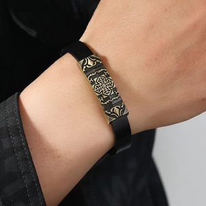Vintage black cowhide leather bracelet with engraved bronze metal plate for men and women