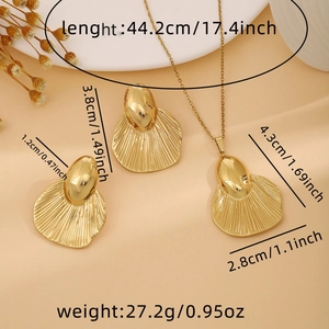 Detailed size specifications for gold leaf texture necklace and earrings jewelry set
