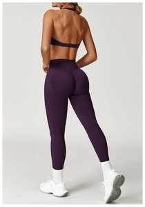Vue arrière du legging de yoga violet foncé taille haute avec effet sculptant fessier