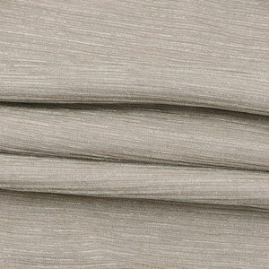 Vue macro du tissu en maille pailletée or champagne avec texture côtelée métallique