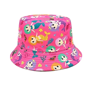Dettaglio cappello pescatore rosa bimbi con stampe sirena e tesa cucita resistente