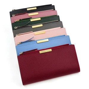 Empilement de portefeuilles longs en cuir PU coloré avec plaque dorée et fermeture éclair