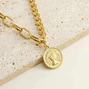 Bracciale dorato con ciondolo a moneta Queen Elizabeth e catena a maglie miste