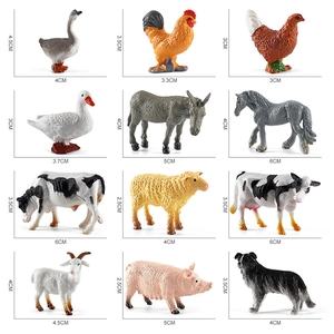 Set di 12 statuette realistiche di animali da fattoria inclusi pollame e bestiame