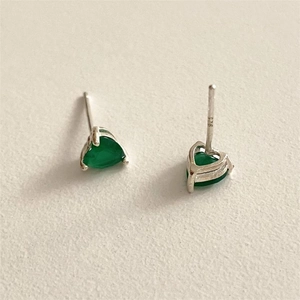 Close-up of S925 sterling silver heart earrings with green zircon and 925 stamp