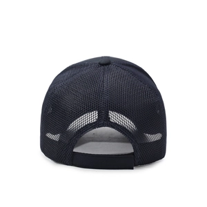 Vista posteriore del cappellino da baseball in mesh blu scuro con rete traspirante e cinturino