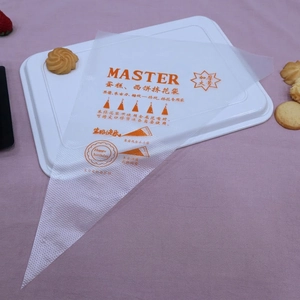 Thickened food-grade disposable pastry bag with anti-slip texture for cake decorating