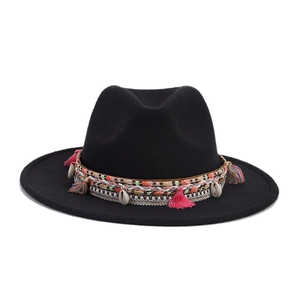 Chapeau Panama classique en feutre noir avec franges bohèmes et décors de coquillages