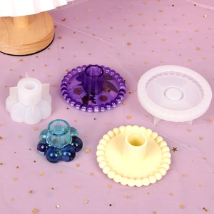 Vista macro di stampi in silicone per portacandele a spirale e opere d'arte in resina