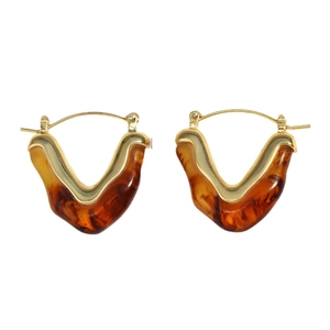 Retro geometric V-shaped resin earrings in tortoiseshell brown and gold finish