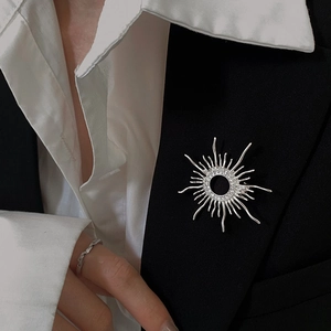 Sunburst Brooch 18K Gold Plated Cubic Zirconia Sun Motif Vintage Suit Pin For Women Jewelry
