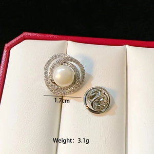 Detail of silver brooch with mother-of-pearl, zircon, and 1.7cm size specification