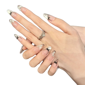 Faux ongles amande faits main avec dentelle française, nœuds 3D et perles décoratives