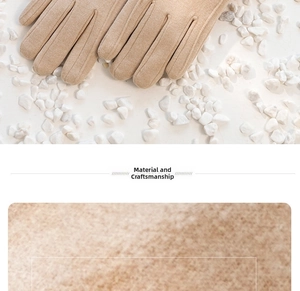 Dettaglio della fodera termica e della consistenza dei guanti invernali beige