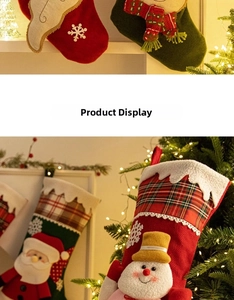 Détail de chaussettes de Noël avec motifs Père Noël et bonhomme de neige pour sapin