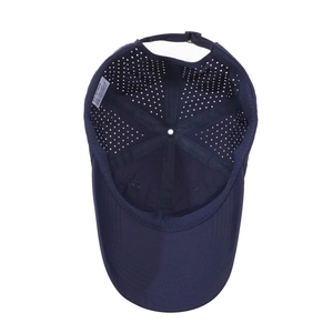 Gorra de béisbol azul marino transpirable con agujeros de ventilación cortados con láser
