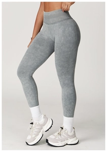 Details der nahtlosen High-Waist Yoga-Leggings mit Rippstruktur in gewaschenem Grau