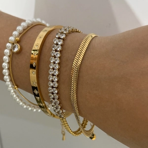 Chic gold-plated stainless steel layered bracelet set with pearls and zircon stones