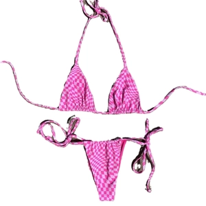 Vibranter rosa karierter Bikini-Set mit Triangel-Neckholder-Top und seitlich gebundener Hose
