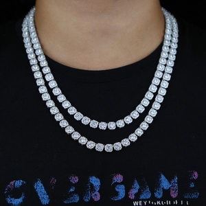 Silberne zweilagige Iced Out Tennis Kette für Herren mit funkelnden Kristallen