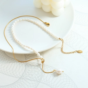 Luxurious freshwater pearl and gold plated titanium steel necklace with K18 tag