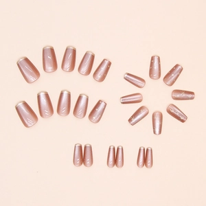 Détails de faux ongles œil de chat or rose avec french manucure et nœuds