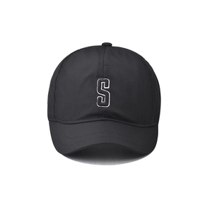 Quick-dry outdoor sun hat with short brim and white embroidered letter S in black