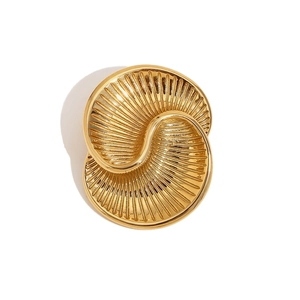 Fashionable 18K gold-plated stainless steel oval brooch with radial textures