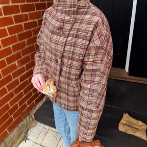 Manteau en laine à carreaux vintage pour femmes avec col montant marron et rouge