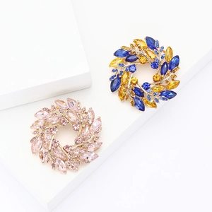 Elegant Wreath Brooch Pin With Alloy Rhinestone Leaf Shape Crystal For Women Suit Coat Fashion Jewelry