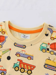 Gelbes Kinder-T-Shirt mit Kurzarm und Allover-Print von Baustellenfahrzeugen