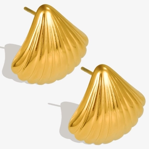 Close-up of shell-shaped 18k gold-plated 304 stainless steel earrings with vertical stripes