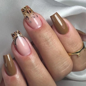 Faux Ongles Ballerine Cercueil Marron Imprimé Léopard Paillettes Or Finition Brillante Automne Minimaliste pour Femmes