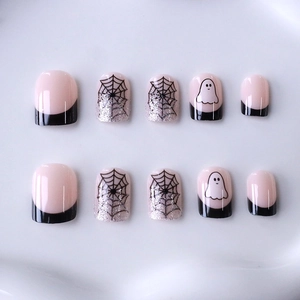 Faux ongles courts carrés avec motif Halloween fantôme et toile d'araignée à paillettes