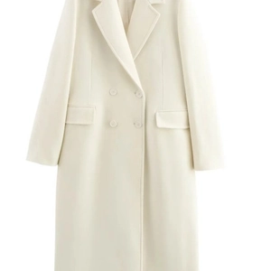 Cappotto lungo di lana bianca con bottoni a doppiopetto e una silhouette elegante e chic