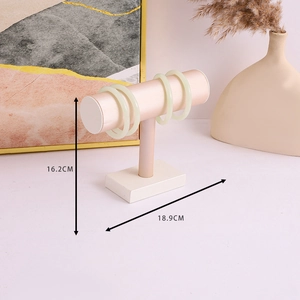 Detailed size view of pink jewelry display stand measuring 16.2 cm high and 18.9 cm wide
